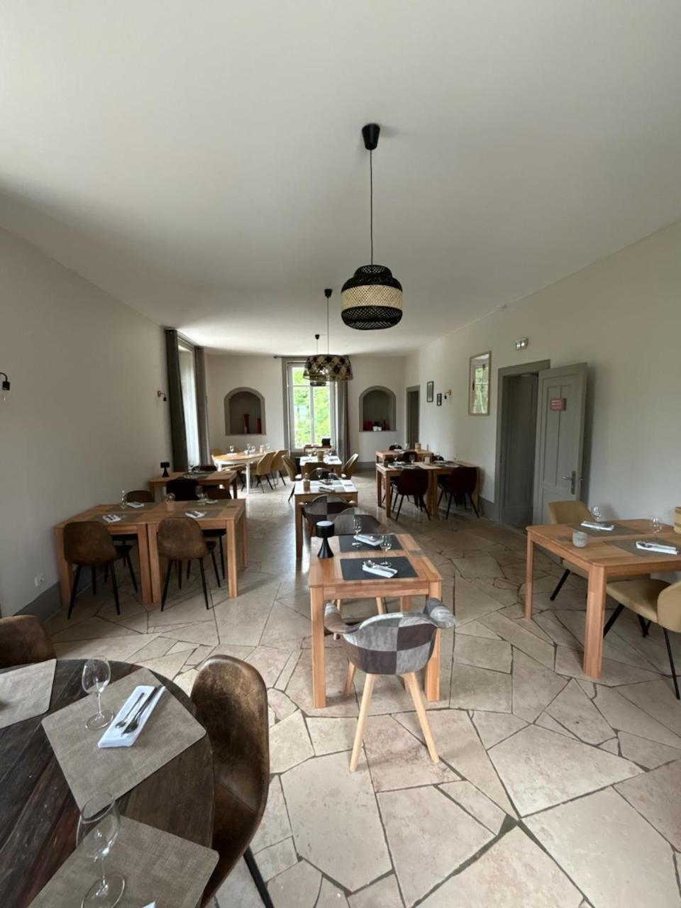 Logis Hotel & Restaurant Le Parcey Exterior photo